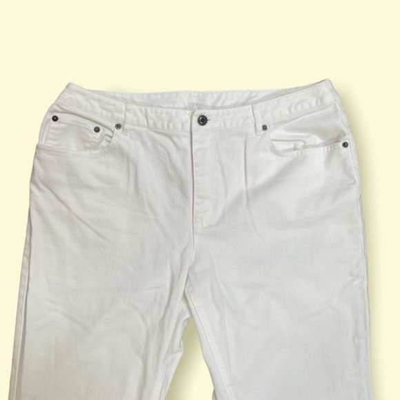 ✨3/$20✨Talbots Stretch Jeans - Picture 2 of 3